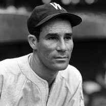 En 1933, Carrasquel deja en un hit, de Balbino Inojosa al Concordia y el Royal Criollos gana 1 a 0.
