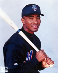 En 1999, El oriundo de Aguas Negras-Edo Yaracuy, Melvin Mora, debuta en las mayores convirtiéndose en el criollo 113 en la gran carpa.
