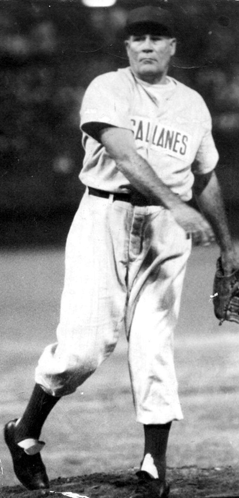 En 1946, Alejandro “Patón” Carrasquel permitió 6 hits al Venezuela y Magallanes ganó 5 a 2 el primer juego de la LVBP. El estadio Cerveza Caracas fue el escenario de este histórico encuentro.
