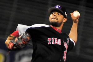 En 2009, Sergio Escalona se convierte en el criollo 240 en debutar en las Grandes Ligas con los Phillies de Philadelphia. En su estreno permitió un hit sin anotaciones y propinó un poche en una entrada de labor.