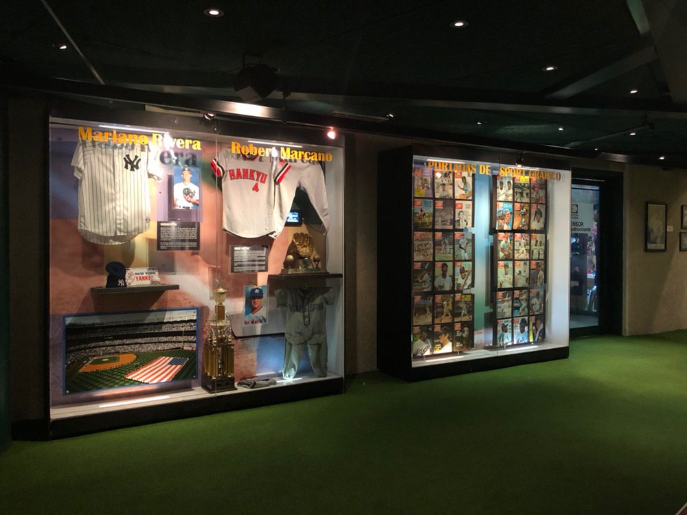 NUEVAS VITRINAS EN EL MUSEO DE BÉISBOL