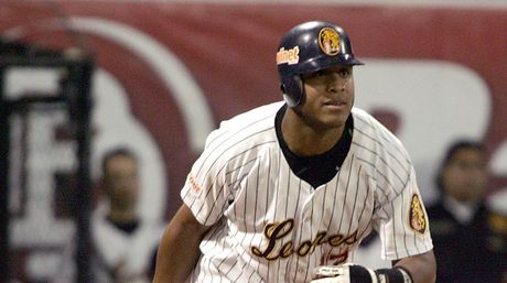 En 1974, Nace en Valencia-Edo Carabobo, Roger Cedeño, quien en la LVBP vistió la camiseta de los Leones del Caracas por 10 temporadas.