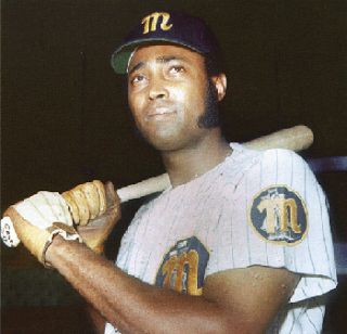 En 1944, Nace en San Antonio, Texas, Clarence Gaston, quien ganó dos títulos de bateo con Magallanes (1968-69 .383 y 1969-79, .360). También jugó con Lara y La Guaira.
