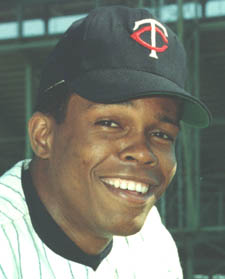 En 1969, El panameño Rod Carew, de los Mellizos, empata el récord de Pete Reiser al estafar el plato por séptima vez en la temporada. Actúo con Aragua en 1971-1972 y 1972-1973.