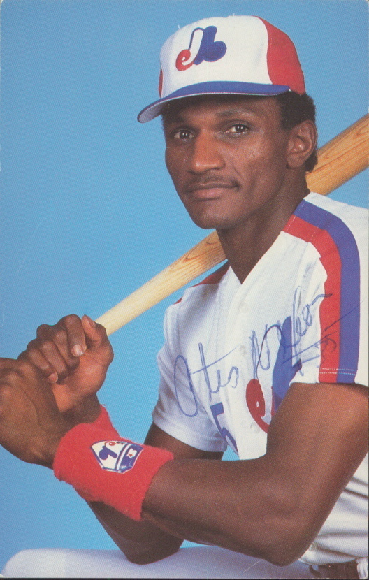 En 1991, Otis Nixon de los Bravos de Atlanta, estafa seis bases en un partido para empatar récord grandeliga. Nixón jugó para cardenales de Lara en la 1985-1986 y la siguiente temporada 1986-1987 con los Tigres de Aragua. 