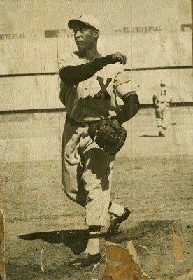 En 1934, Miguel “Gago” Ibarra lanza el primer no hitter de un venezolano, poncha a Martín Dihigo y el Royal Criollos vence al América 1 a 0. 