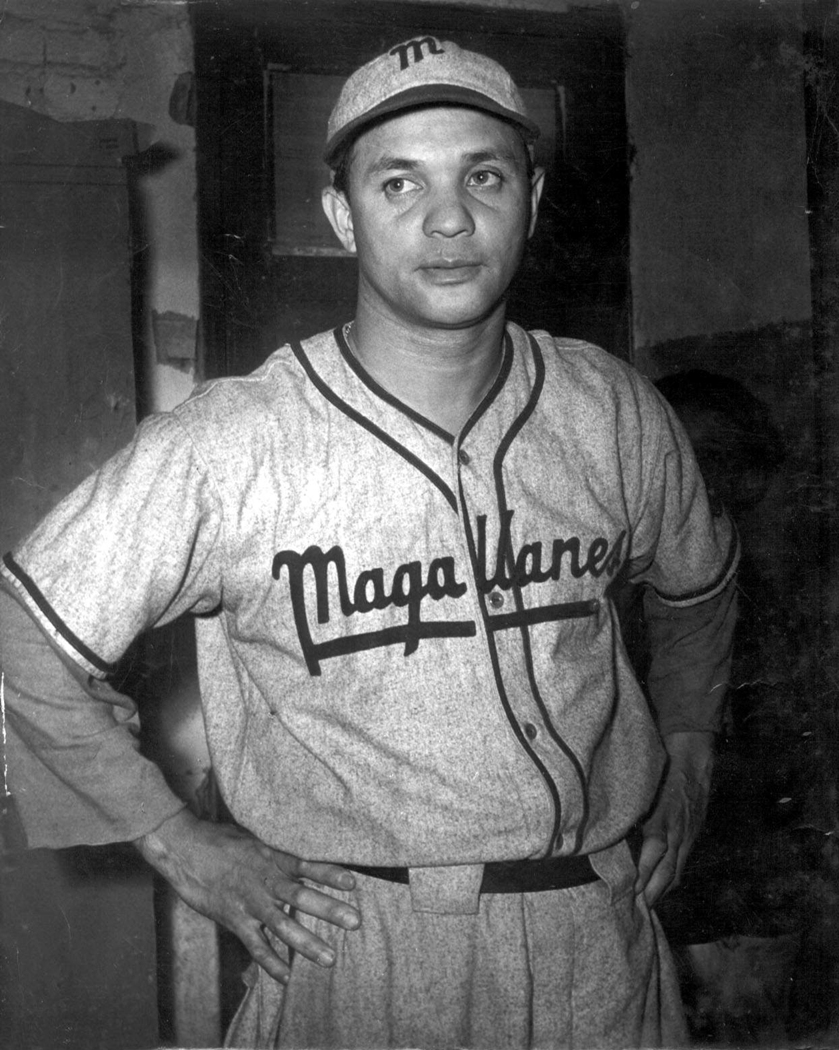En 1955, Los Piratas de Pittsburgh abren una escuela de béisbol en el Estadio Nacional de El Paraíso, en Caracas y nombran director al cubano Lázaro Salazar.