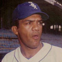 En 1970,  Oswaldo Blanco, el criollo 19° en llegar a las mayores, conecta en su debut el hit decisivo con lo que los Medias Blancas derrotan al Kansa City.