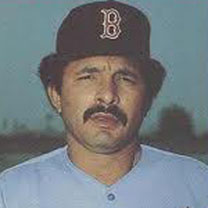 En 1986, Antonio Armas, center fielder del Boston, conecta 2 jonrones, implusa 6, anota 3 y los Medias Rojas derrotan 24 a 5 a Cleveland. Uno de los cuadrangulares fue con bases llenas y lo empató con David Concepción como líderes vitalicios entre los cri