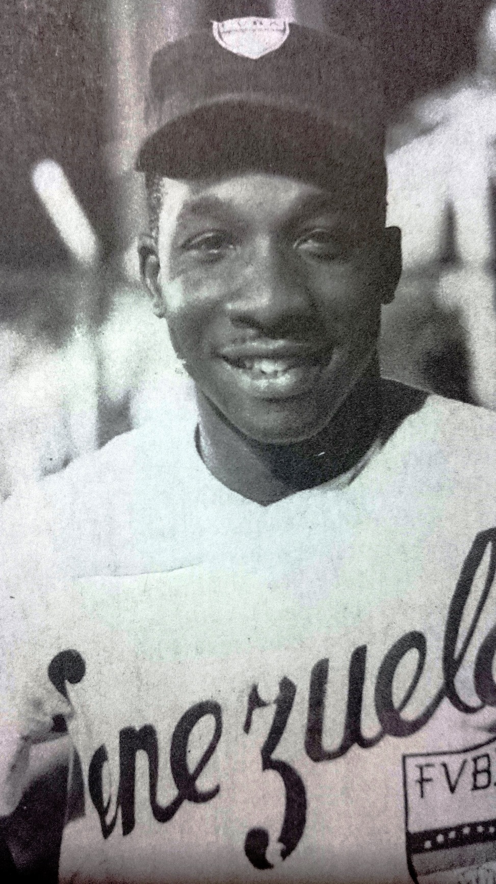 En 1961, José Flores batea 2 jonrones, 2 sencillos, impulsa 6, anota 4 y Venezuela derrota a Honduras 12 a 1 en el Mundial Amateur de Costa Rica.