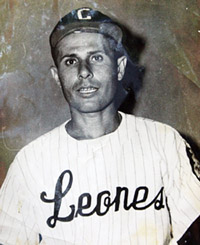En 1955, Caracas se apoyó en magnífica labor de José “Carrao” Bracho para arruinarle el estreno en la LVBP a los Industriales de Valencia derrotándolos 1 por 0. 