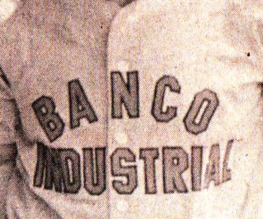 En 1971 Rafael Morales, del Banco Industrial de Venezuela, no permite hits en los primeros 8 innings, pero Francisco Olmedo gana el duelo ya que el Sindicato de Teléfonos anota 3 en el noveno.