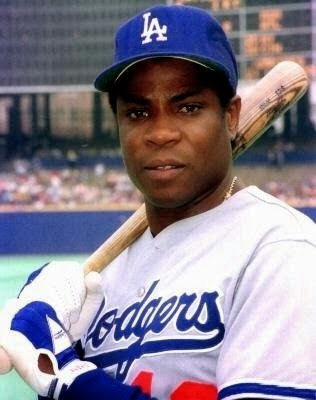 En 1977, Dusty Baker de los Dodgers de Los Ángeles remolcó cinco carreras en el segundo inning de un partido de grandes ligas. Baker jugó para Tiburones de La Guaira en la temporada 74-75.