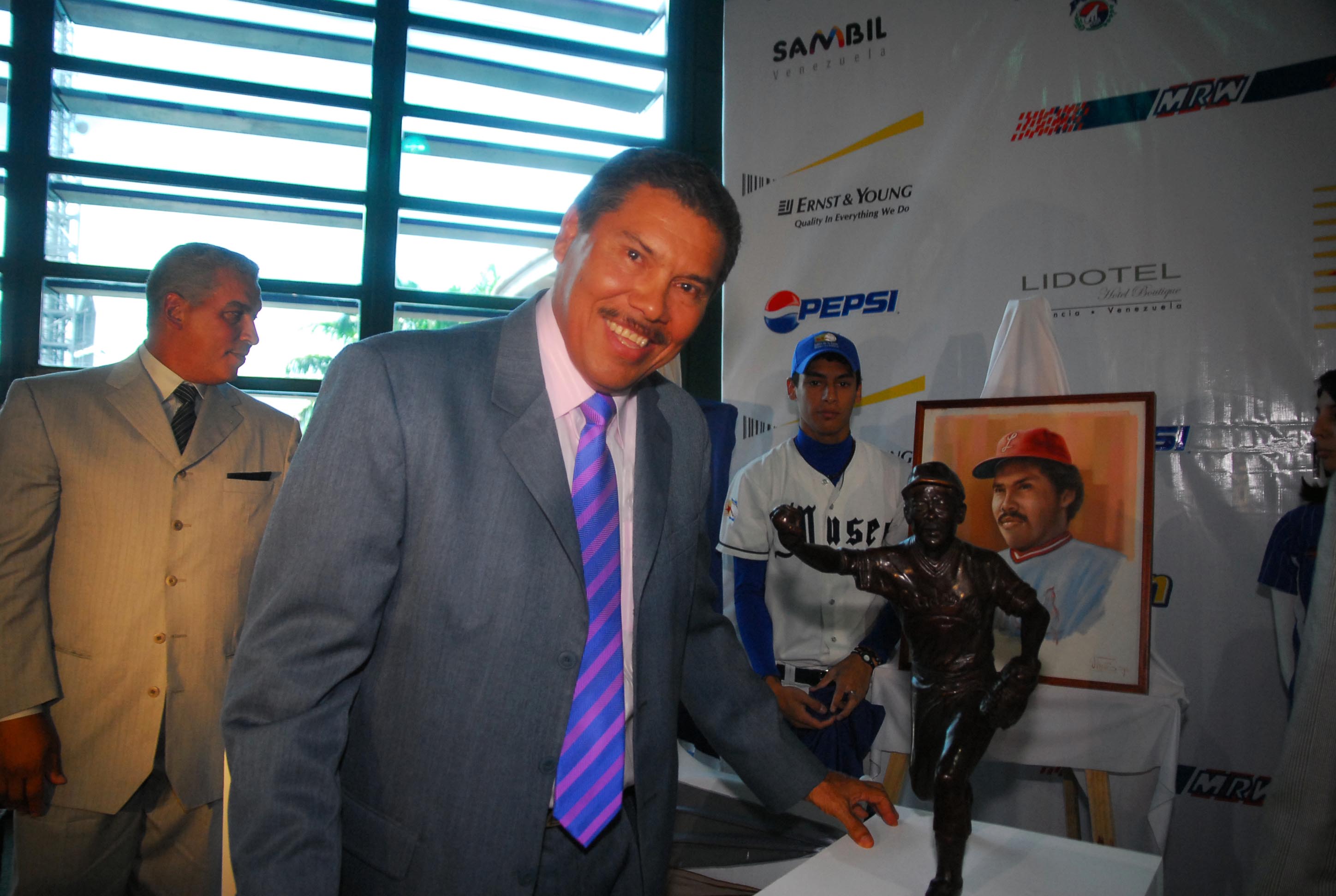 En 1953, Nace en El Tigre-Edo Anzoátegui uno de los lanzadores con más de 50 triunfos y 50 salvados en la LVBP, Luis Aponte. Miembro del Salón de la Fama del Béisbol Venezolano Clase 2010.