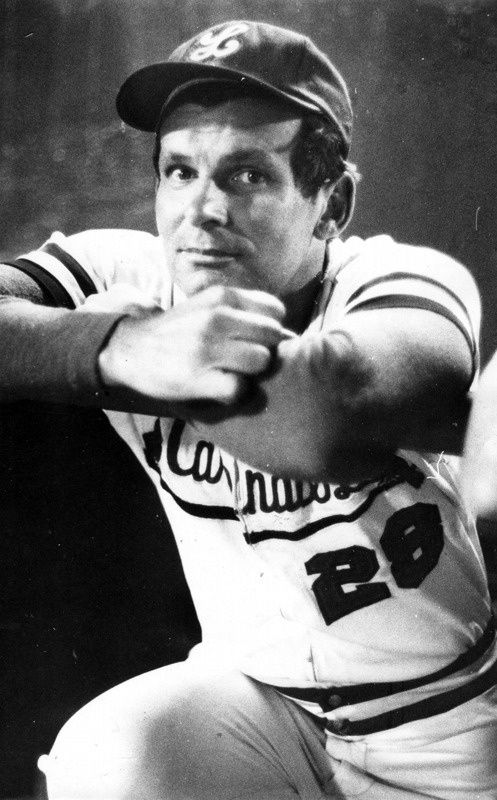 En 1941, Nace en Tulsa-Oklahoma, Robert “Bobby” Cox, quien actuó con Cardenales  en las campañas 1967-1968, 1968-1969 y con Leones en la 1969-1970.