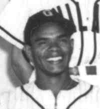 En 1954, Emilio Cueche, del Cubanos y Joe Black por el Montreal, empatan a cero en diez innings.