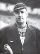 En 2005, Fallece en la ciudad de Caracas, el mejor umpire venezolano de todas las épocas Roberto “Tarzán” Olivo. Miembro del Salón de la Fama del Deporte Venezolano y del Salón de la Fama del Béisbol Venezolano.