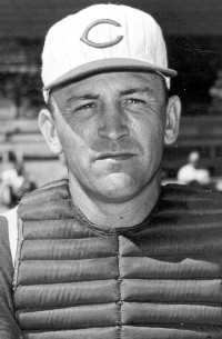 En 1965, Ed Bailey, de los Cachorros, remolcó 8 en un partido. Bailey jugó para Pastora y Valencia. Fue líder empujador con los pericos (42).
