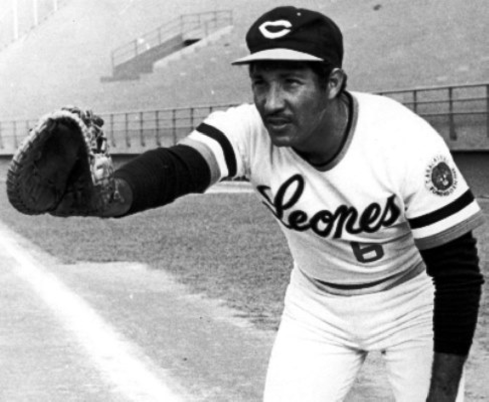 En 1972, El venezolano 22 en llegar a las mayores, Gonzalo Márquez, debuta con los Atléticos de Oakland.