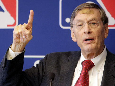 En 2004 El comisionado Bud Selig decreta el 15 de abril “Día de Jackie Robinson” en honor a los 50 años de su debut en las mayores. Jugó en Venezuela con las Estrellas de Ligas Negras en 1945.