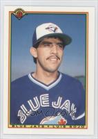 En 1990, Luis Sojo debuta con los Azulejos de Toronto siendo el venezolano 57 en llegar a la Gran Carpa.