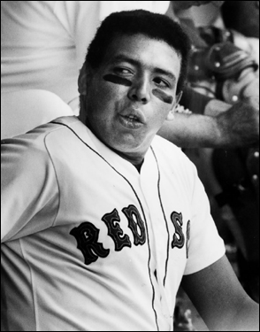 En 1988, debutó en las grandes ligas Carlos Quintana vistiendo el uniforme de Medias Rojas de Boston frente a Yanquis de Nueva York. Fue el venezolano 52 y cuarto de Águilas del Zulia.