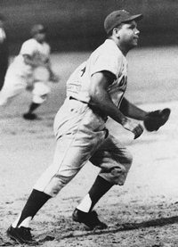 En 1951, Luis “Camaleón” García, antesalista del Orange Victoría, conecta triple, tubey y 3 sencillos en 5 turnos en derrota del Pastora 9 a 2.