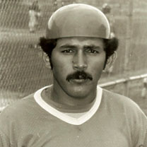 En 1958, nació en Barinas, Edo Barinas Tobías Hernández. En la LVBP perteneció a Cardenales de Lara por 14 temporadas.