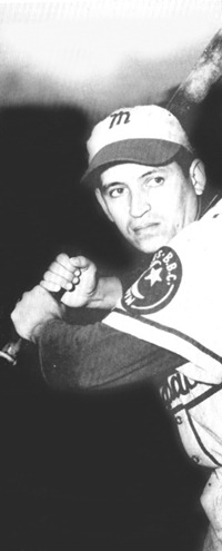 En 1951, Jesús Chucho Ramos, left fielder del Gavilanes, concta jonrón con las bases llenas y Pastora se queda en el terreno con score de 5 a 4.