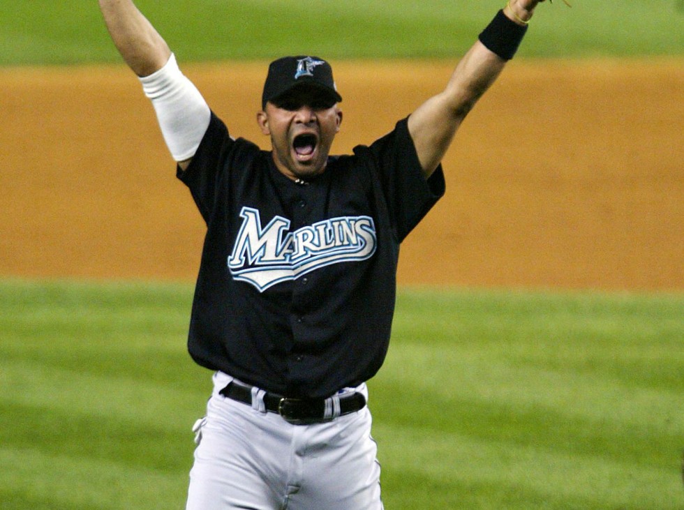 En 1998, Debuta en Grandes Ligas con los Marlins, Alex González. Criollo 105 que actúa en las mayores y vigésimo sexto que sale de las filas del Caracas.