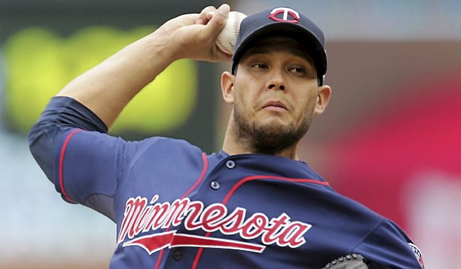 En 2014, El aragüeño Yohan Pino, se convierte en el criollo 313 en las Grandes Ligas con los Mellizos de Minnesota. 