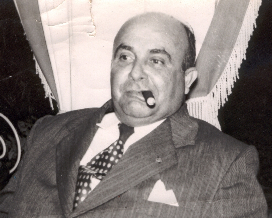 En 1934 Luis Carratú, Yanesito y Carlos Márquez Mármol, fundan la primera Asociación de Umpires de Venezuela.