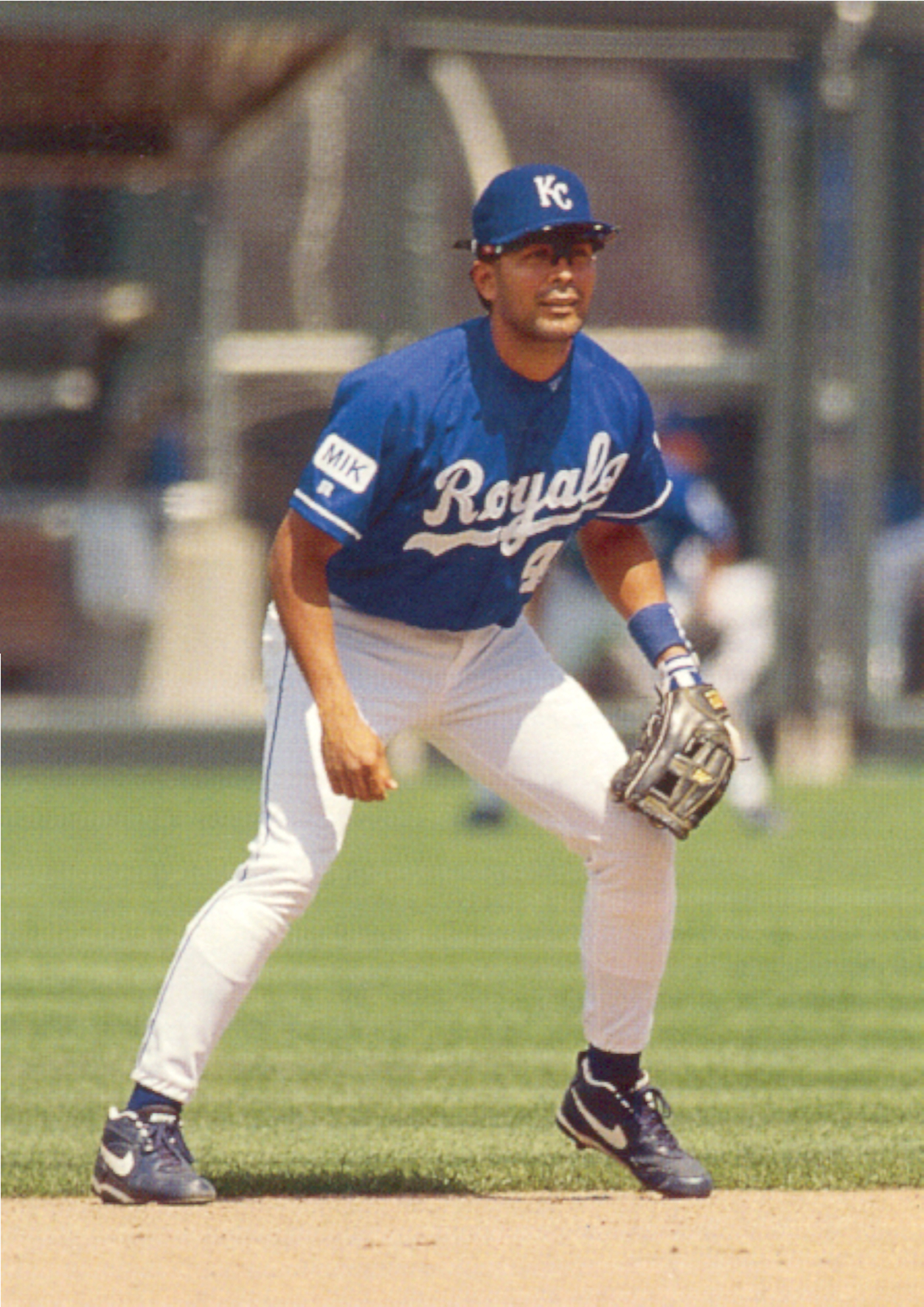 En 1995: Hace su estreno con los Reales de Kansa City, el larense Edgar Cáceres, convirtiéndose en el criollo 81 en las mayores.