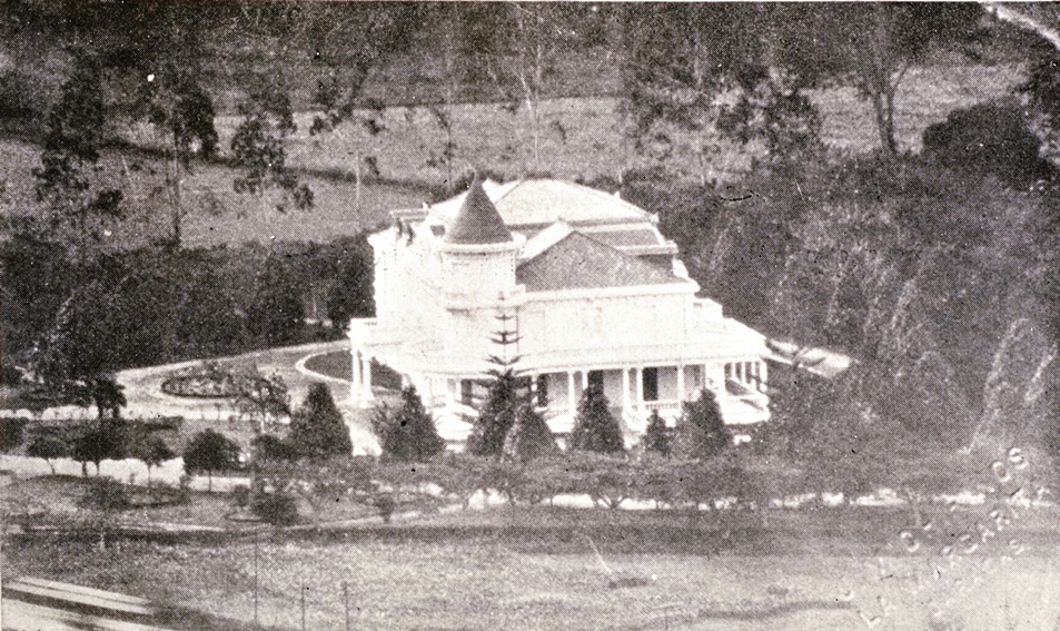 En 1902 por iniciativa del Caracas BBC se construye en El Paraíso, el segundo estadio con tribunas en Caracas.