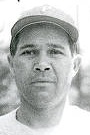 En 1947, Henry McHenry, del Magallanes, dispara el primer jonrón con tres en bases por un emergente. Lo recibió el cubano Enrique González, del Venezuela.